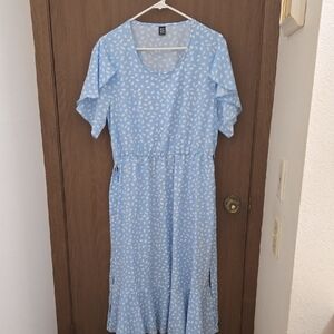 Chic Light Blue Midi Dress with White Pattern